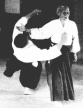 Morihei Ueshiba O'Sensei, Fundador de Aikido, ejecutando iriminage